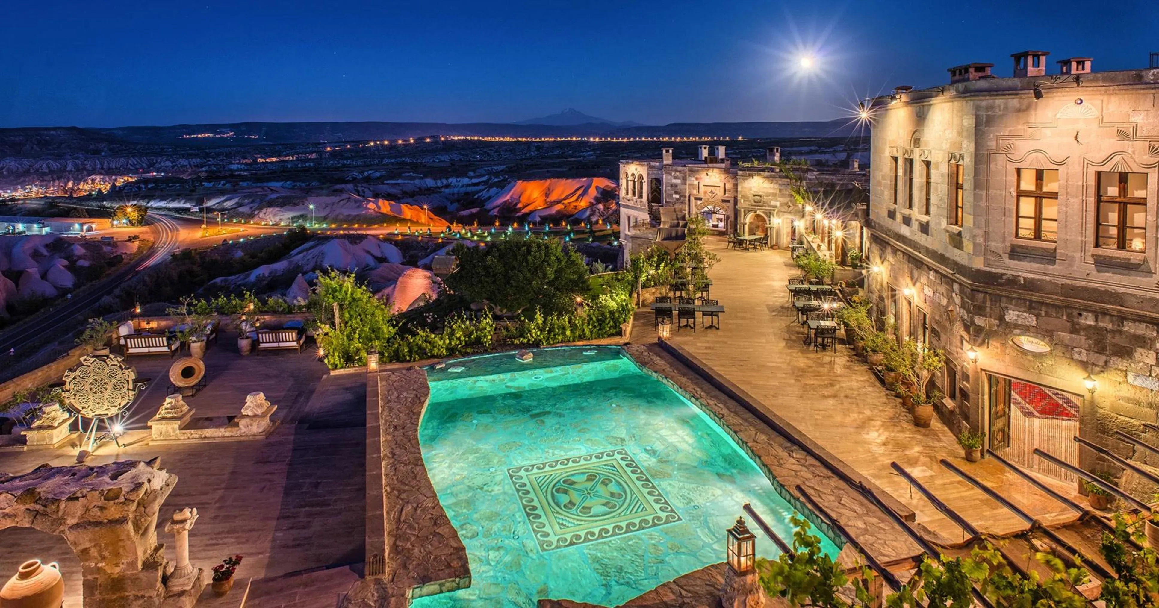 Museum Hotel Cappadocia museum suite teras - Kapadokya 2026 balayı sanatlı konaklama