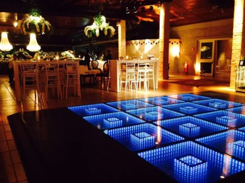 3D sonsuzluk etkili LED düğün dans pisti gece çekimi