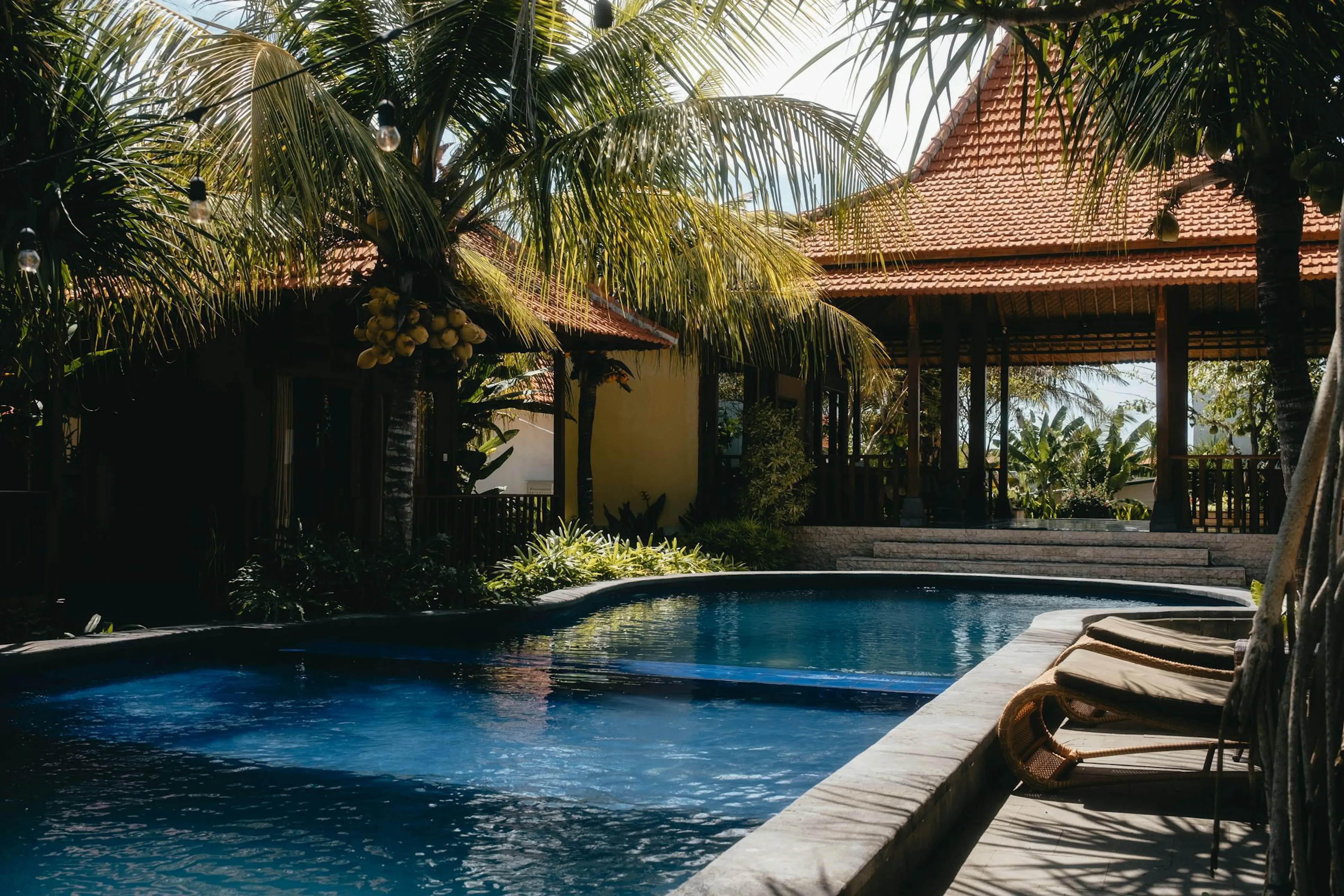 Bali’de sonsuzluk havuzlu private villa ve gün batımı, Türkiye çiftlerinin 2025-2026 balayı hayali