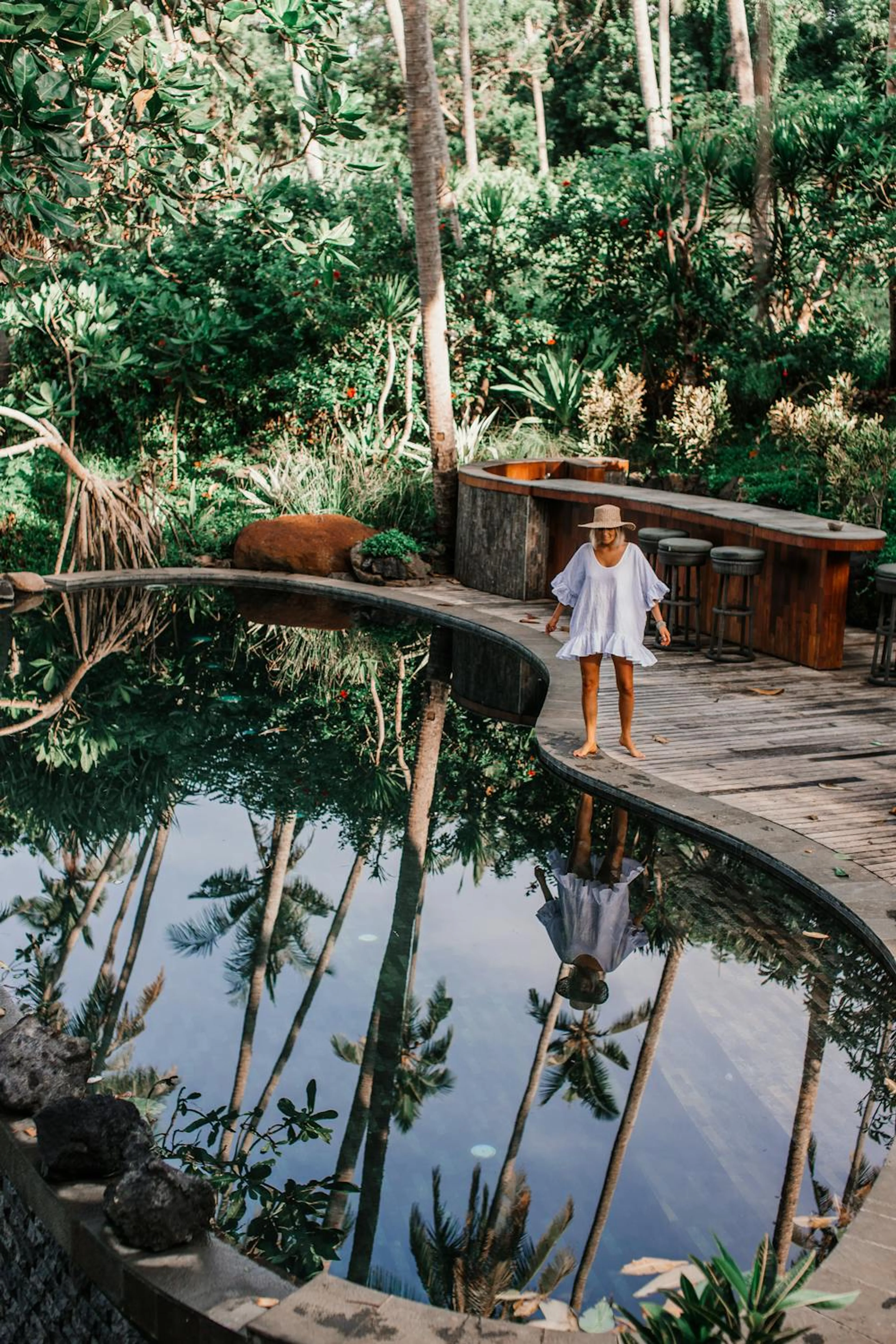 The Kayon Jungle Resort uçurum havuzu ve orman manzarası, Türk çiftlerinin 2026’da 1 numaralı tercihi